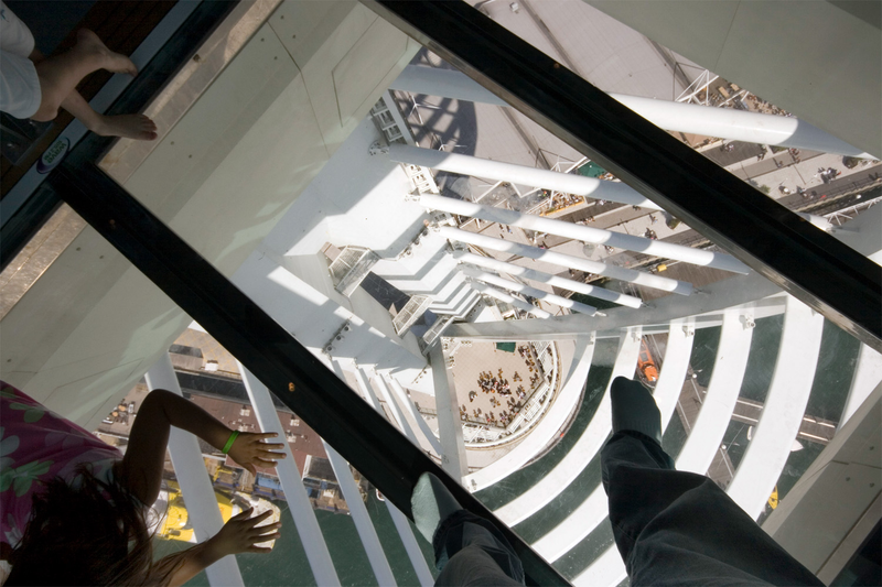 Illustration for article titled 15 Heart-Stopping Skywalks That Will Turn Your Legs To Jelly